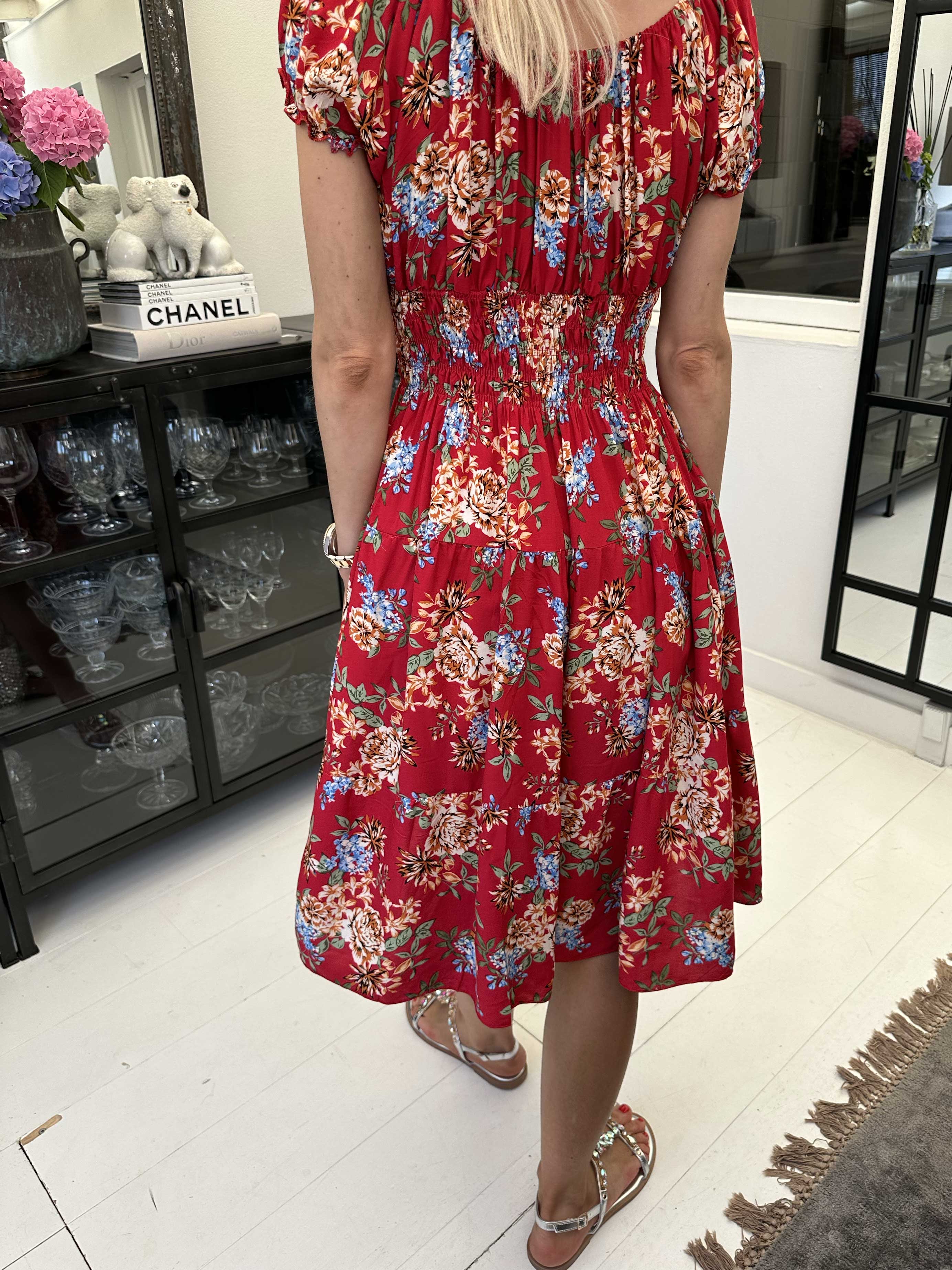 Finalia Summer Short - Söt blommig klänning med puffärmar